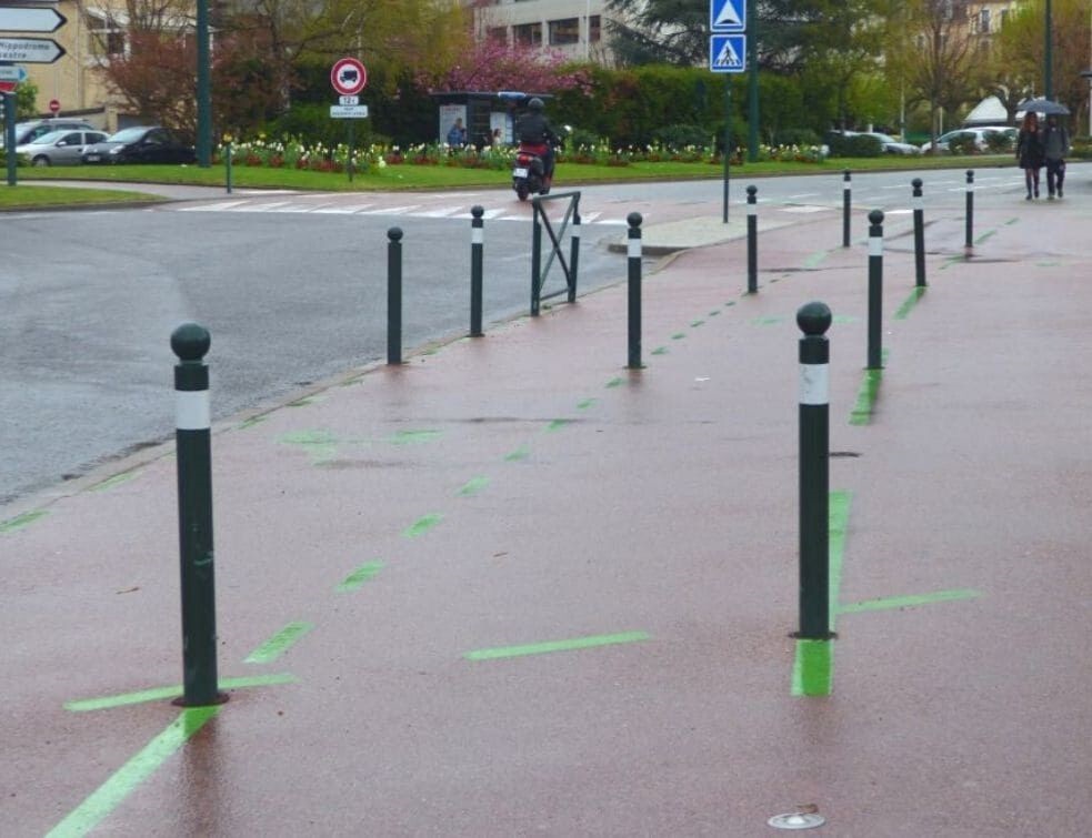 Le mobilier urbain accessible PMR