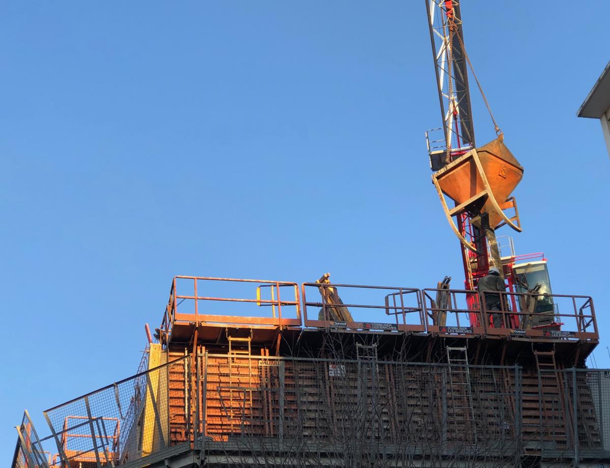 Le gouvernement parie sur une reprise totale des chantiers d'ici fin mai