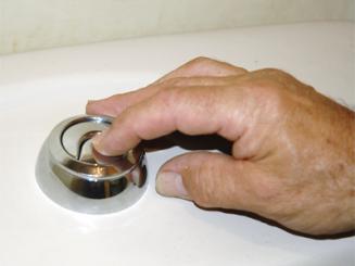 Sanitaire : 1/3 des WC trop gourmands en eau