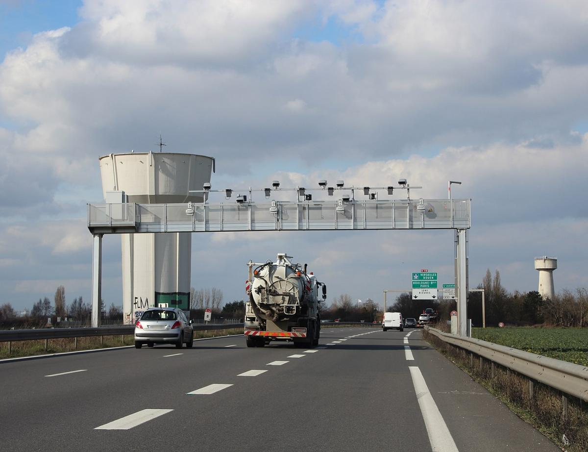 Un rapport préconise une "écotaxe" sur les poids lourds en Ile de France