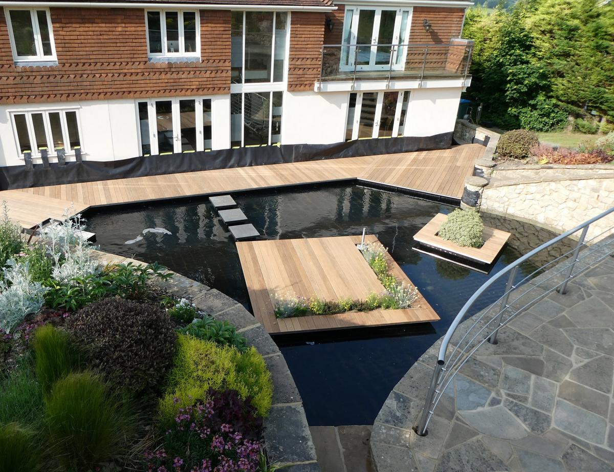 Préparer la belle saison, entretenir et protéger, profiter du confort de la déco bois !