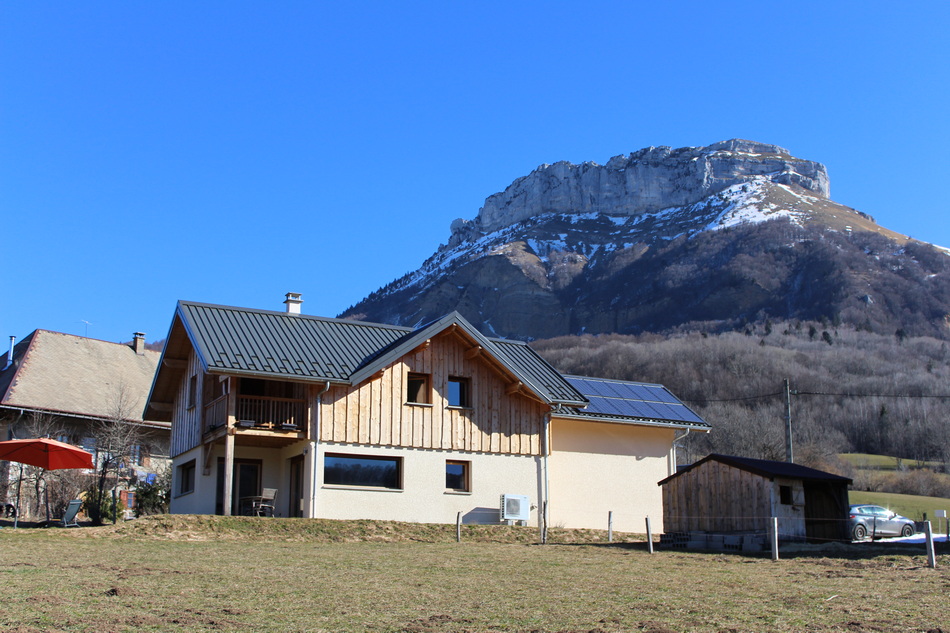 Pompe à chaleur + photovoltaïque en autoconsommation : un bon couple en neuf, comme en rénovation