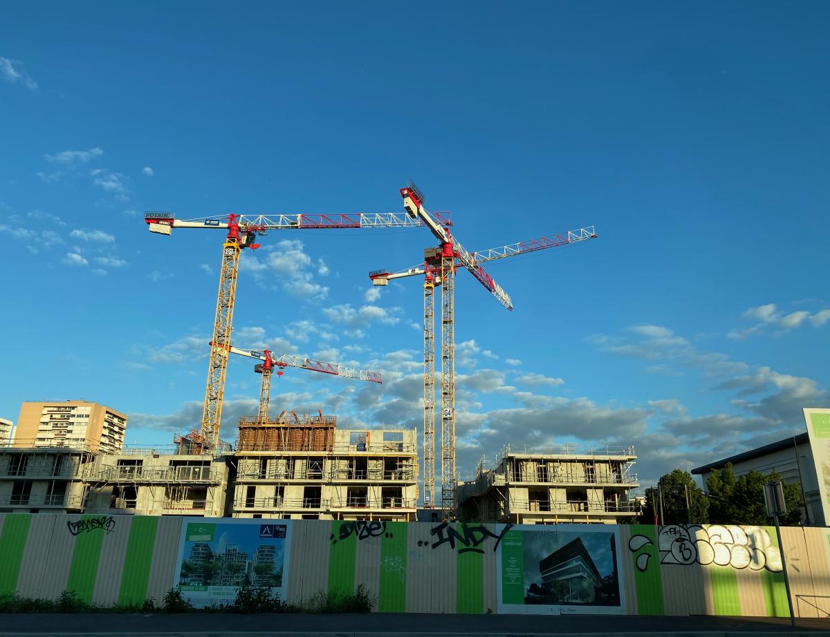 Les permis de construire des logements en baisse de février à avril