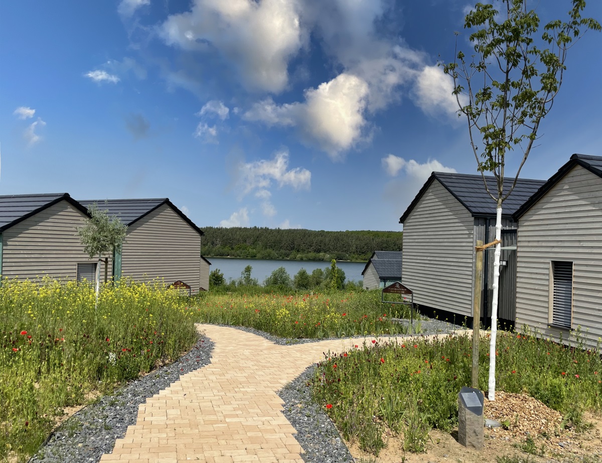 Projet de construction écologique   le village de vacances en construction bois MANOAH