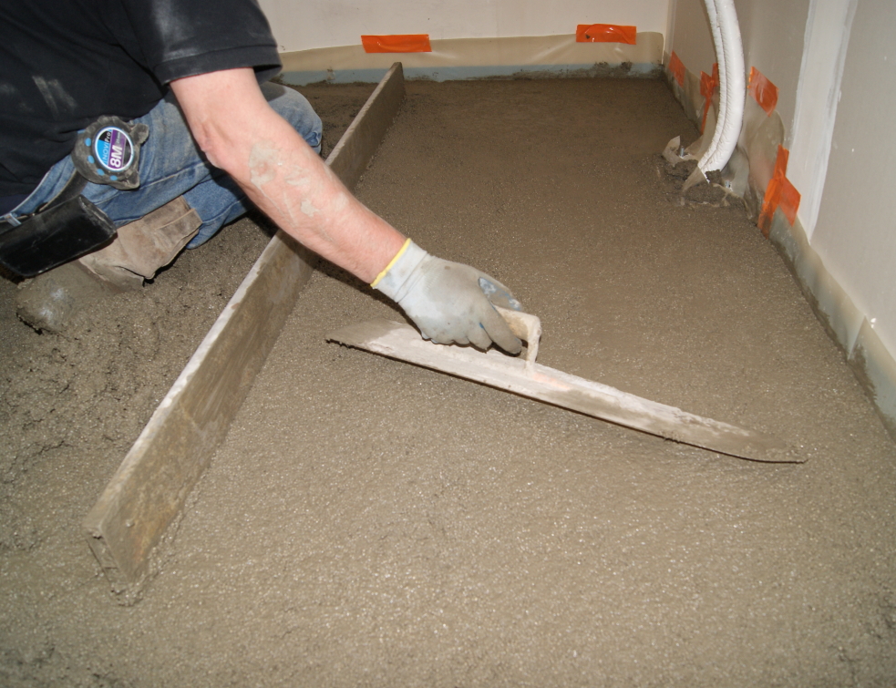 Rénover les sols anciens : les atouts des chapes légères