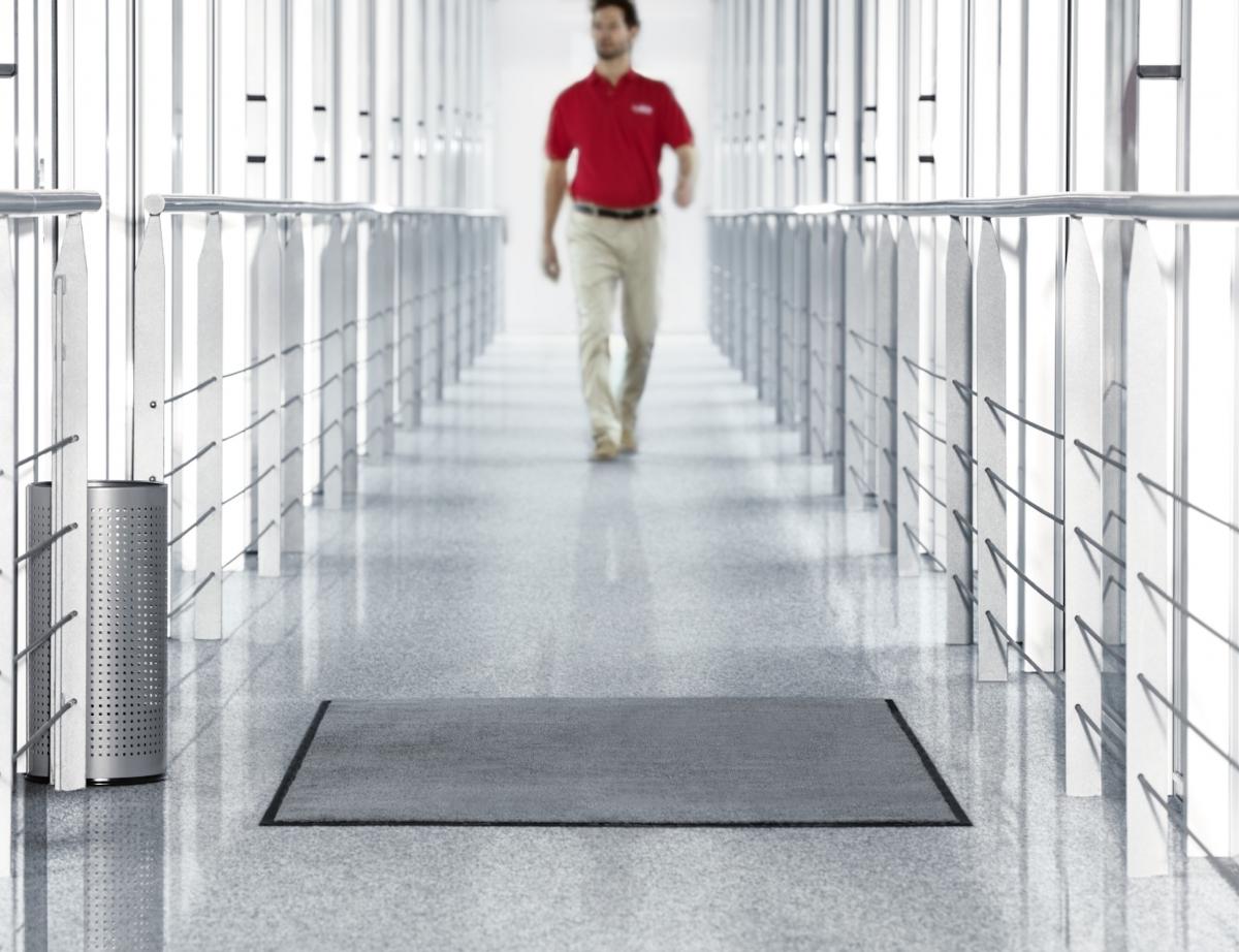 Le tapis de sol lutte contre lhumidité et la saleté