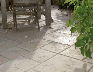 Dallages extérieurs : le collage dépend de la qualité du support (page 4)