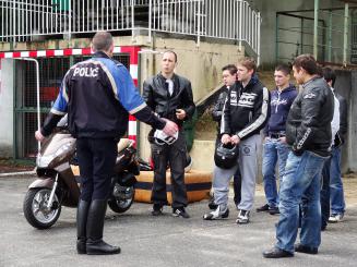 Les apprentis de Rueil sensibilisés aux dangers des « 2 roues »