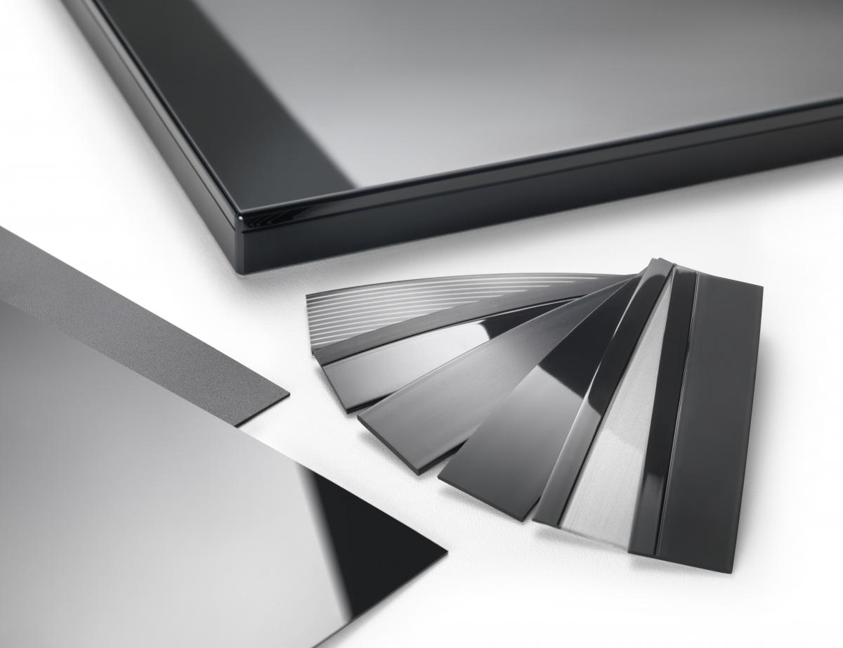 Les bandes de chant REHAU célèbrent 50 ans dinnovation continue et dengagement haut de gamme