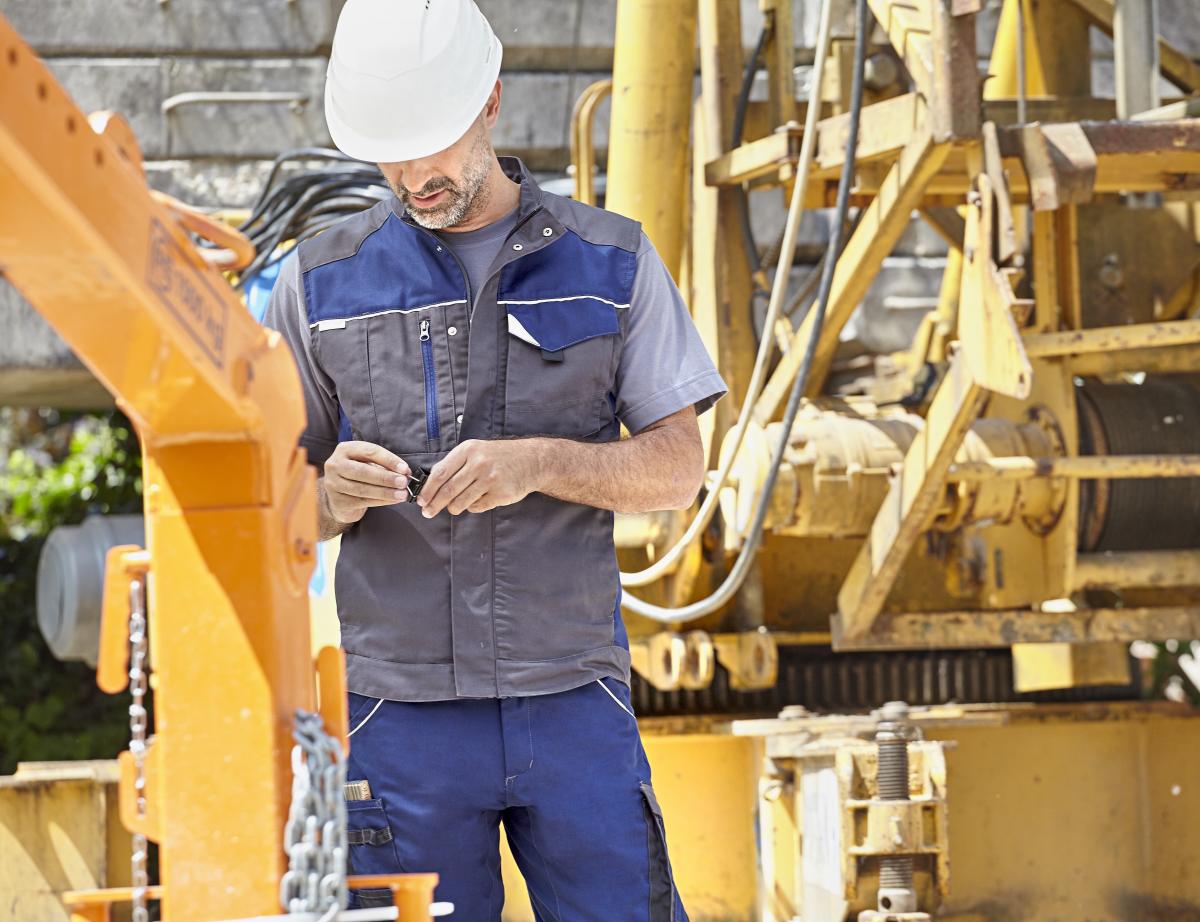 Paré pour lété : des chemises, des polos et des pantalons de travail pour les chaleurs estivales