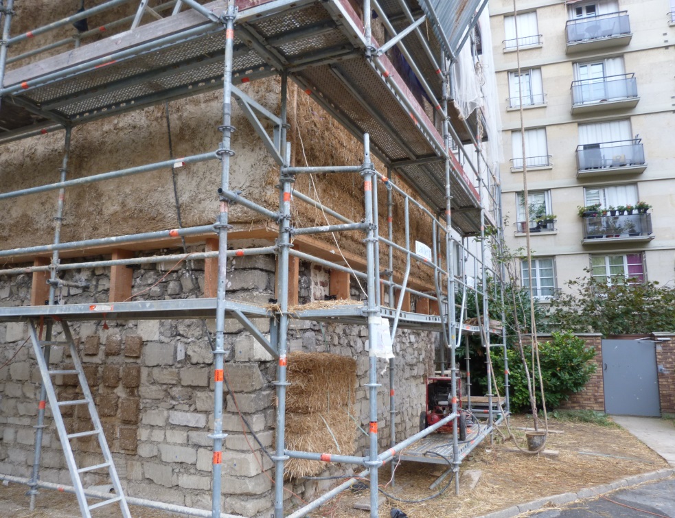 L'isolation thermique par l'extérieur face à la surchauffe réglementaire