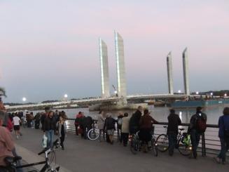 Bordeaux : un septième pont enjambe la Garonne