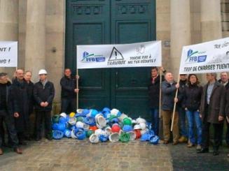 Les entrepreneurs déposent leurs casques chez les Préfets