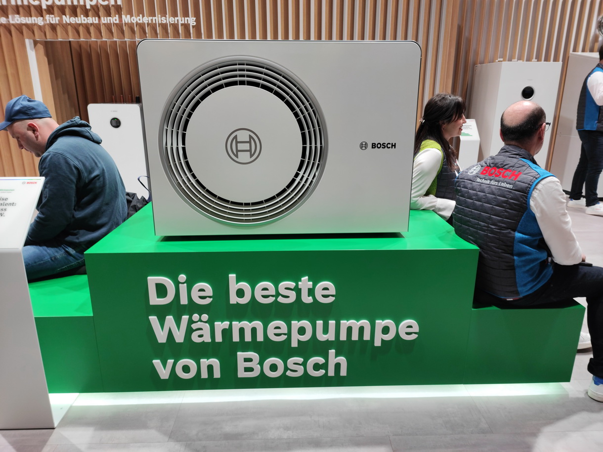 La nouvelle pompe à chaleur au R290 de Bosch exposée au salon ISH2023