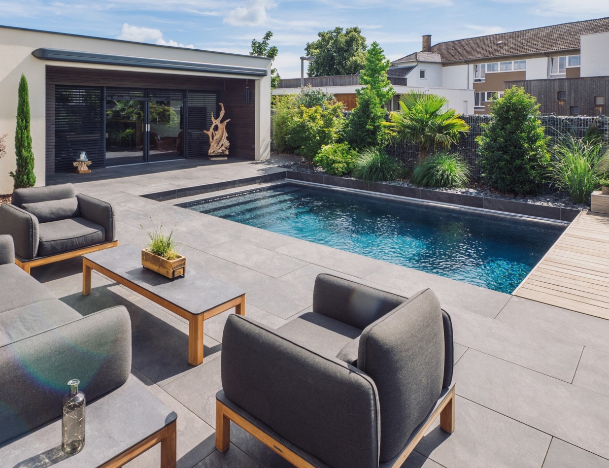 Piscine privée dans un jardin