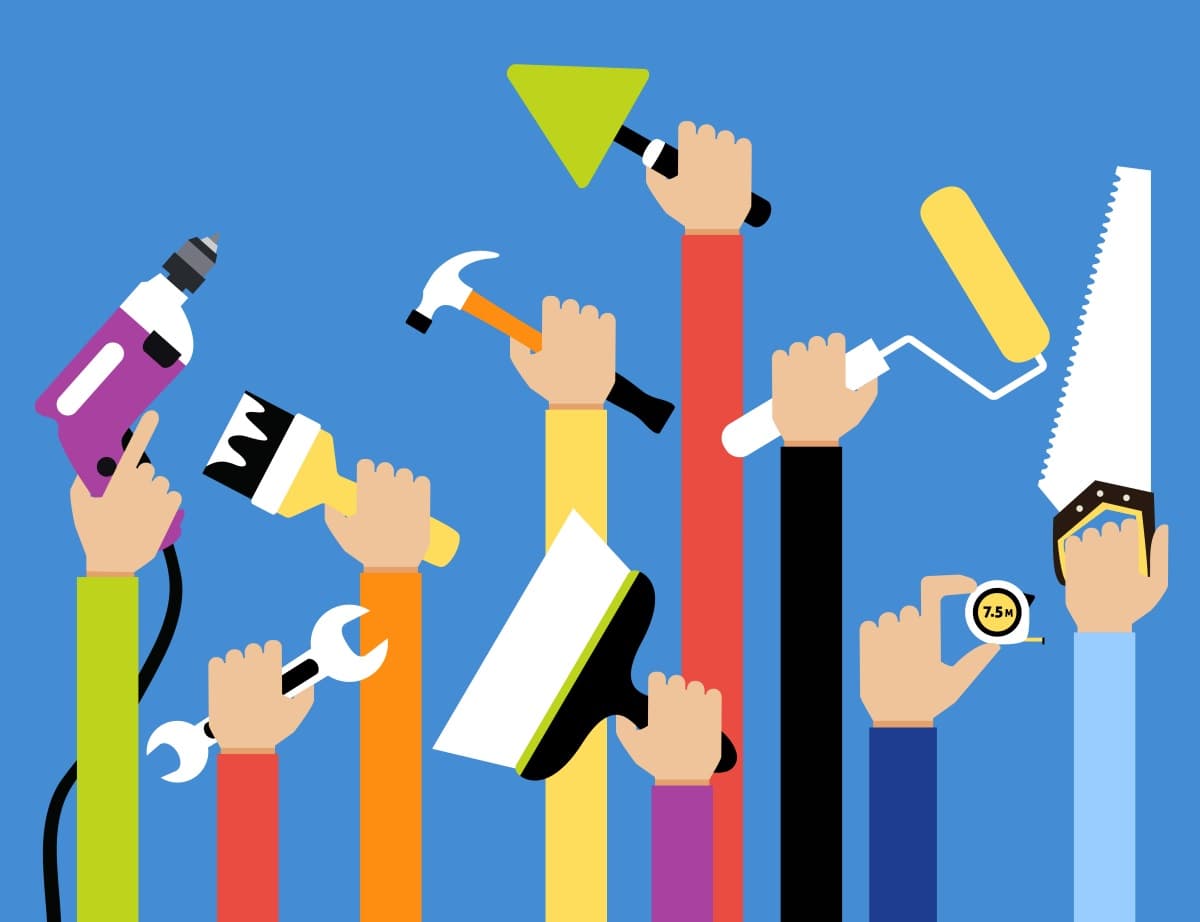 Graphique - 9 mains tendues tenant chacune un outil différent (scie, clef à molette, truelle, marteau, pinceau etc.)