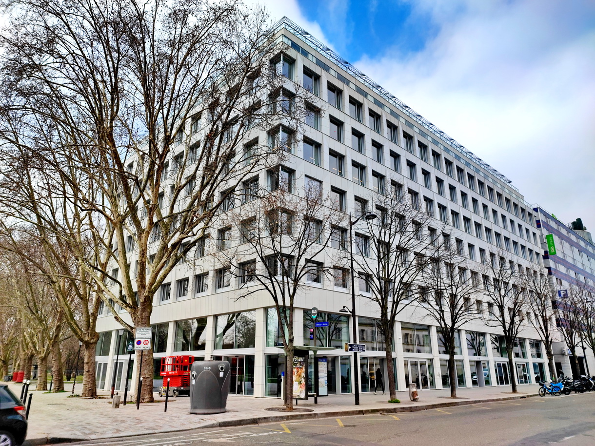 Un immeuble de bureaux rénové à Paris, rue de Bercy