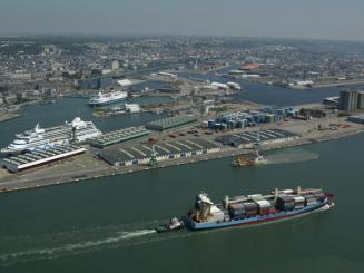 Manifestation au Havre contre l'importation de ciment étranger