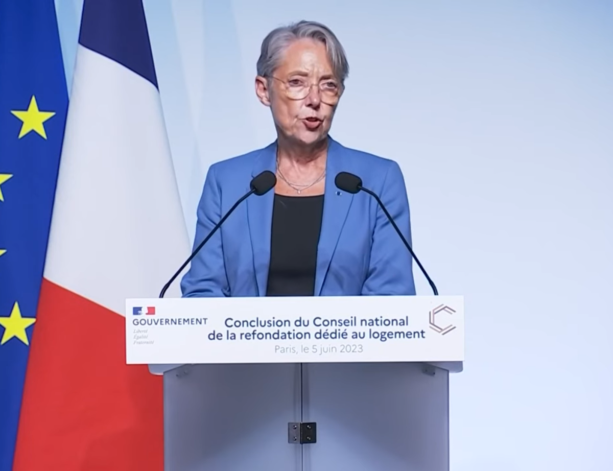 Elisabeth Borne donnant les conclusions du Conseil National de la refondation dédié au logement
