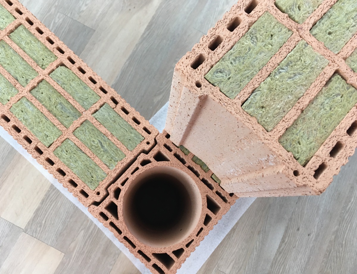 La brique, remplie de laine de roche