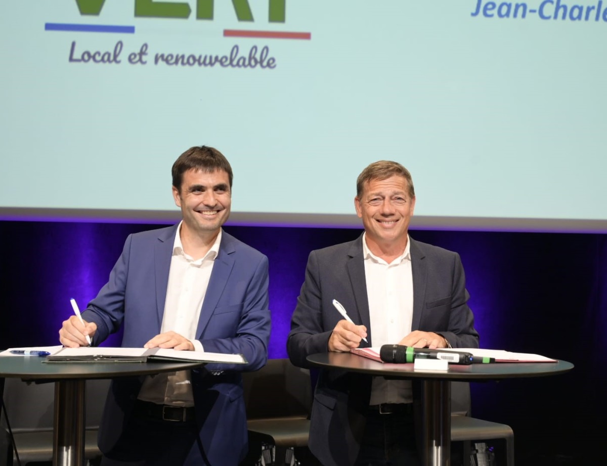 Signature entre Coenove et la Capeb