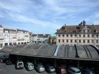 La démolition du marché de Fontainebleau suspendue
