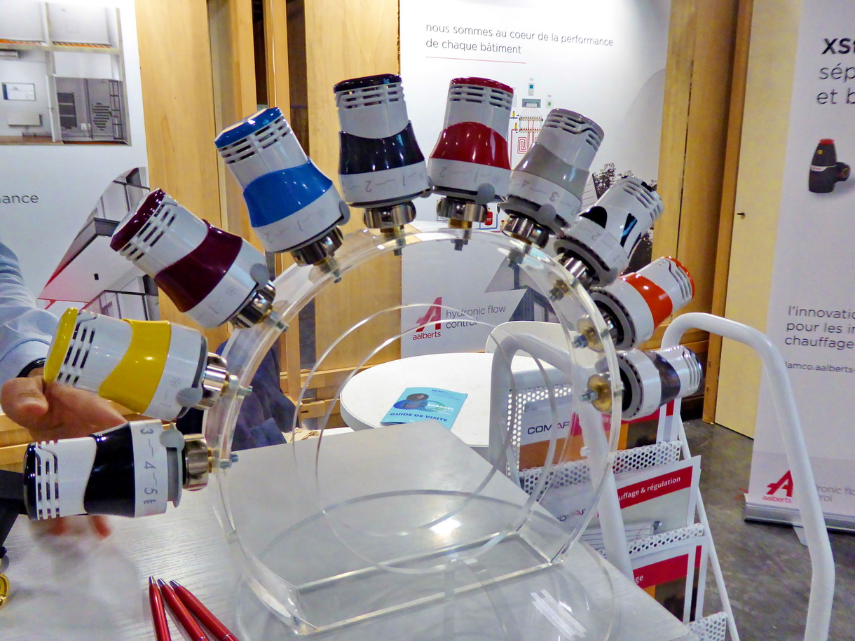 Un choix de couleurs étendu pour les têtes thermostatiques Comap