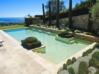 Le marché de la piscine prend leau