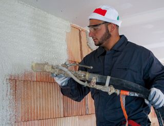 Enduit intérieur : application manuelle ou mécanisée ?