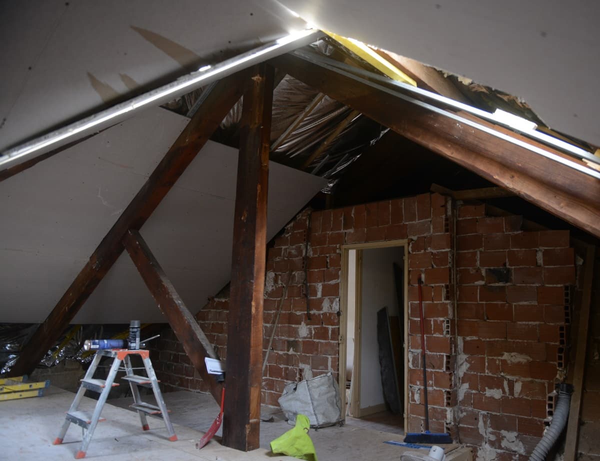 Combles aménageables en cours de rénovation