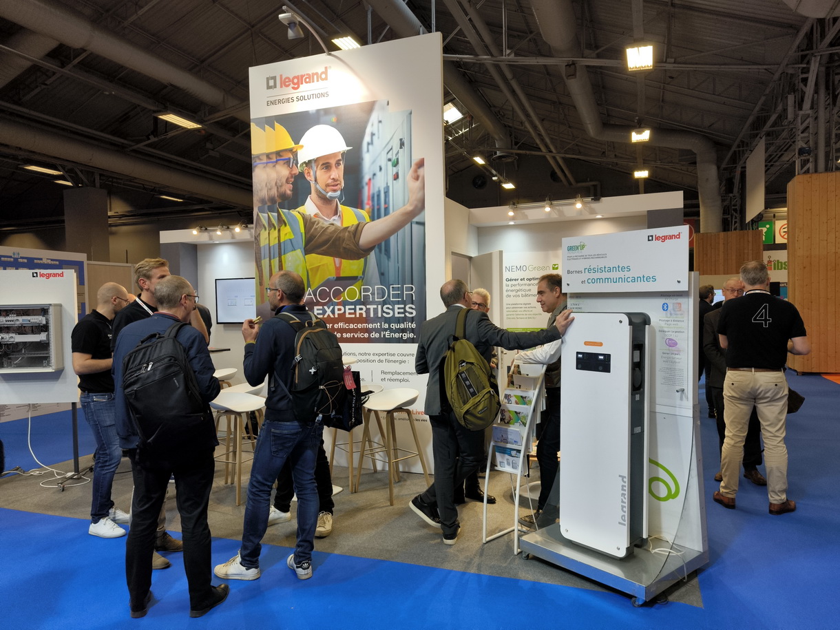Le stand Legrand au salon IBS 2023