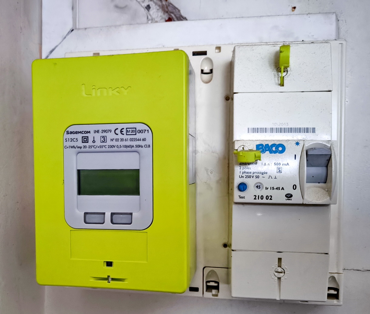 un compteur Liky et un disjoncteur