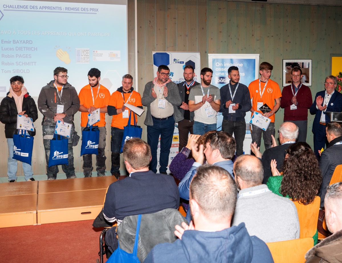 Remise de prix des apprentis lors de la journée des carreleurs