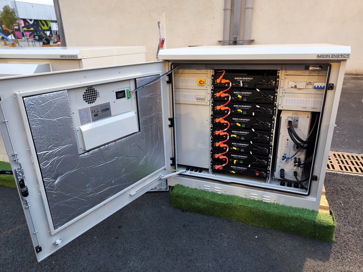 Le nouveau stockage d'électricité en batterie d'Iméon dans son armoire extérieure étanche