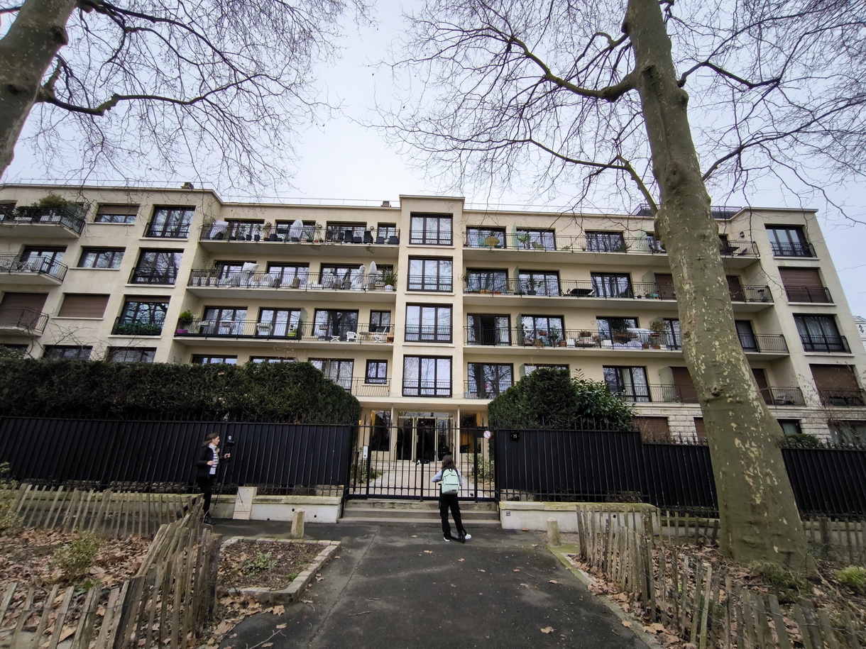 L'entrée d'une copropriété à Fontenay-sous-Bois ayant gagné trois classes au DPE après rénovation