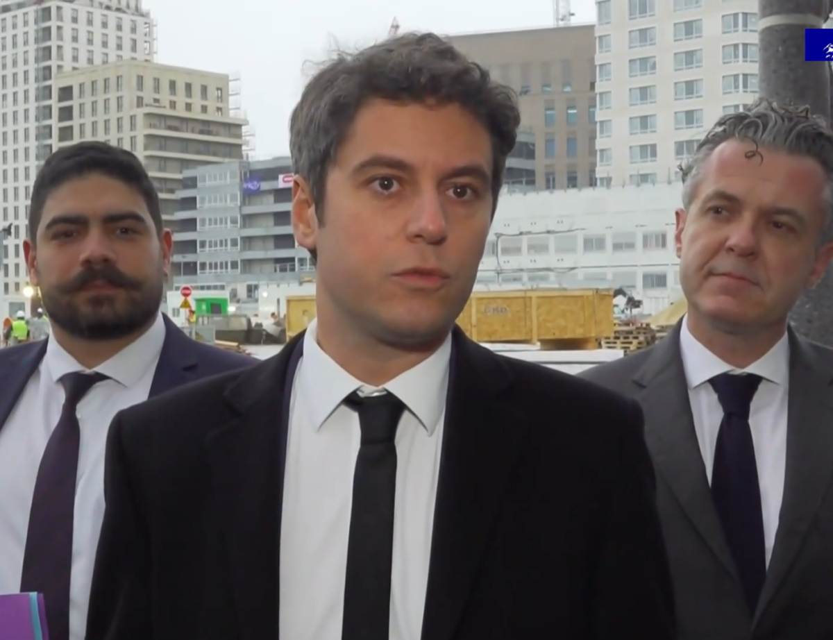 Gabriel Attal, encadré par Guillaume Kasbarian et Christophe Béchu