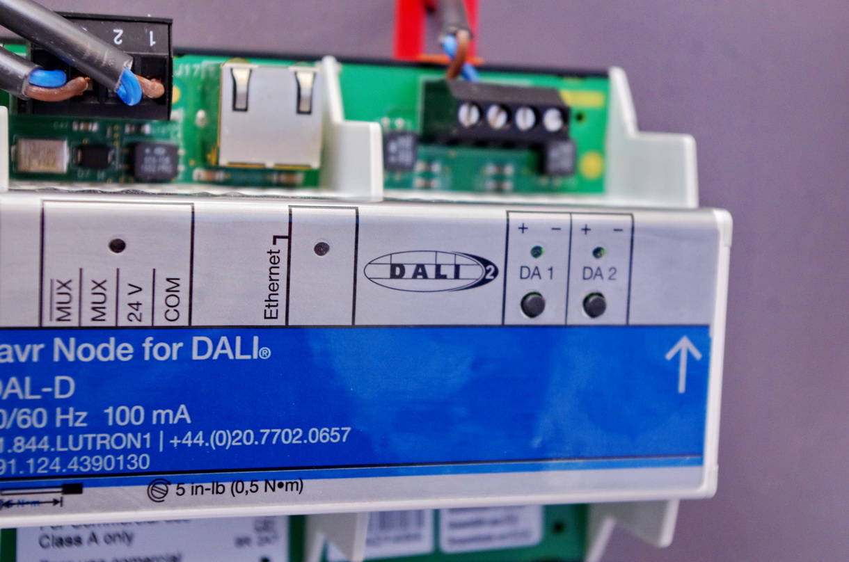 Un automate pour le pilotage de léclairage utilise le protocole de communication DALI (porté sur Thread cette année). © Messe Frankfurt GmbH