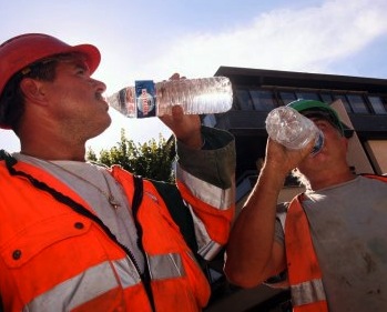 Les travailleurs du bâtiment appelés à se protéger de la chaleur
