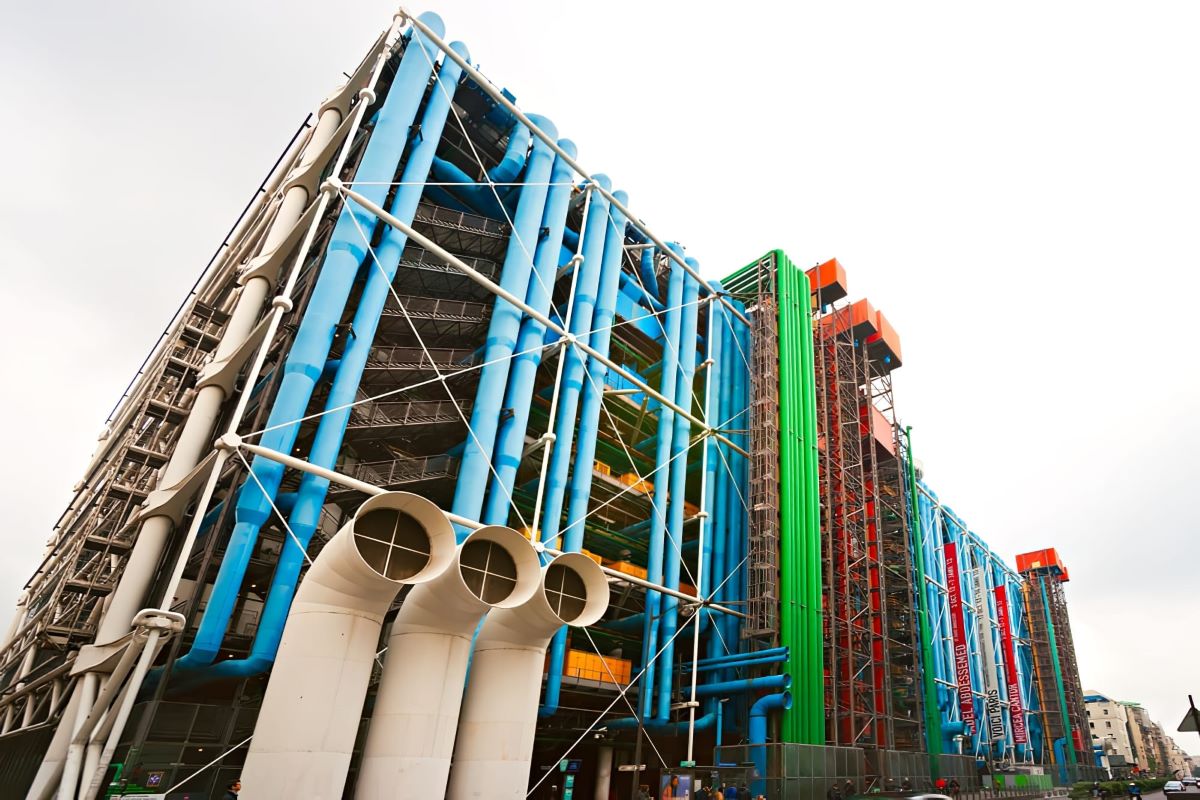 Le centre Pompidou, réalisation des architectes Renzo Piano et Richard Rogers. © Jorge Felix Costa / Shutterstock
