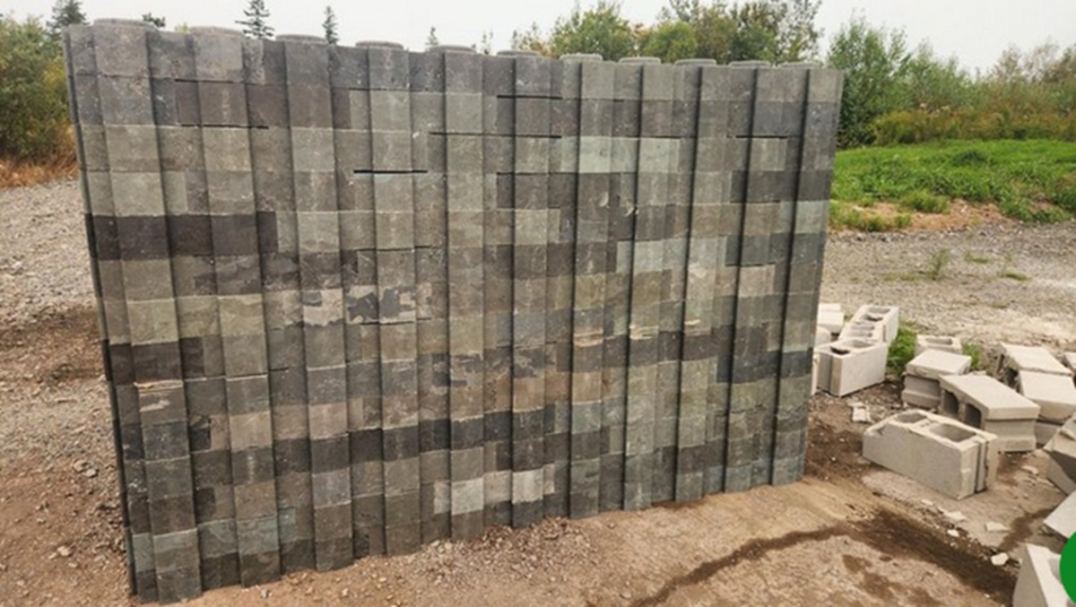 Les briques de construction à base de plastique recyclé de Plaex. © Plaex