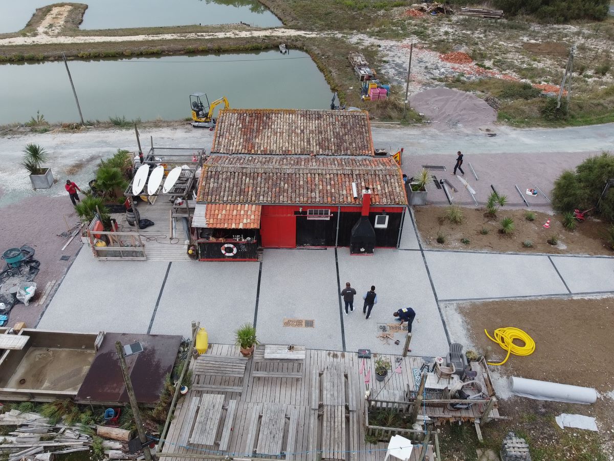 Le revêtement innovant Résinéo à base de nacres dhuitres recyclées. © LRVision