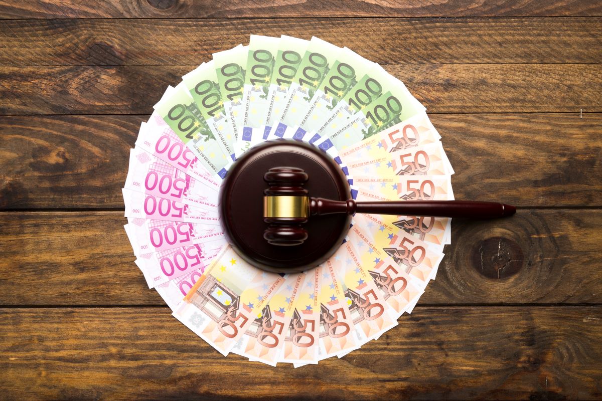 Sanction de 470 M lencontre de Schneider Electric et Legrand et des distributeurs Rexel et Sonepar. © Freepik