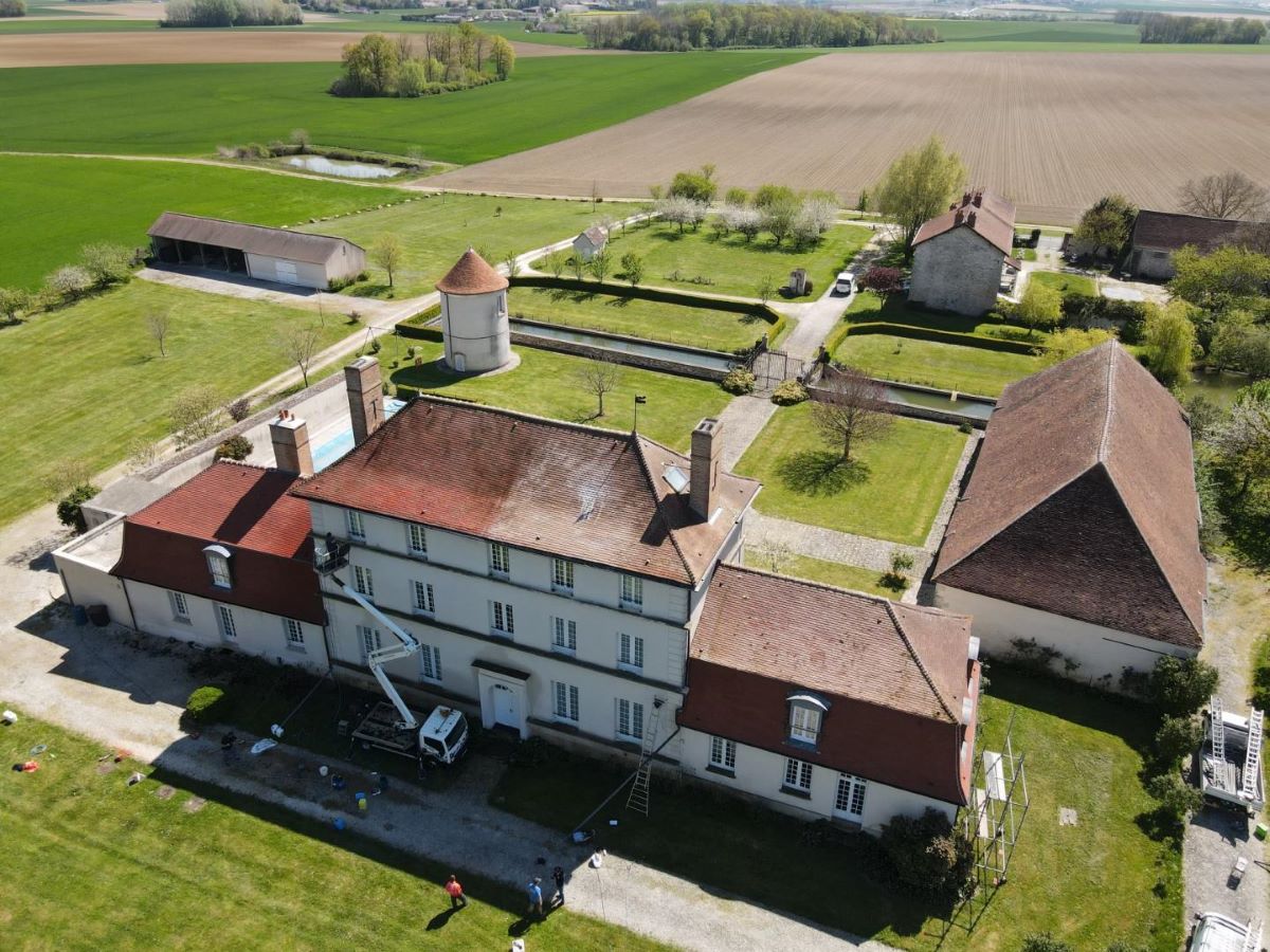 Protéger sa maison des dégradations de lhiver et éviter les infiltrations deau. © PropHabitat