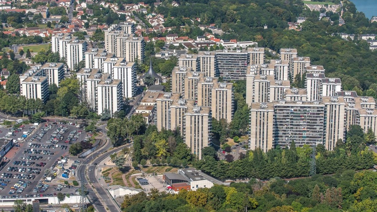 Grigny 2, deuxième plus grande copropriété d'Europe, située dans un quartier prioritaire de Grigny. © Alain Gervais / saif images