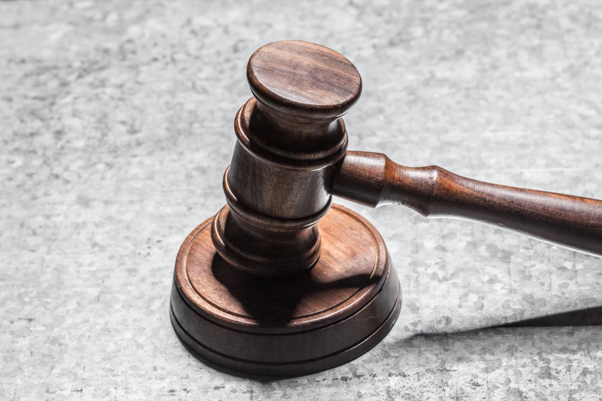 Travail dissimulé : une entreprise du Jura écope d'une lourde amende. © fabrikasimf / Freepik