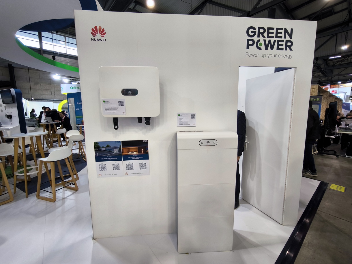 La solution de stockage d'électricité Huawei exposée sur le stand de GreenPower au Forum Energaïai 2024