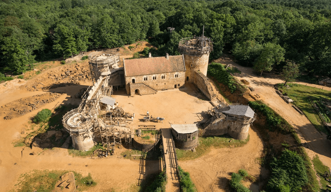 Guédelon, le château miédeval du 21e siècle. © Denis Gliksman / Yonne Tourisme