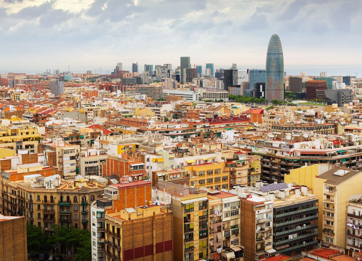 La tour Agbar, surnommée le "Suppositoire" (Supositori) par les Barcelonais. © bearfotos / Freepik