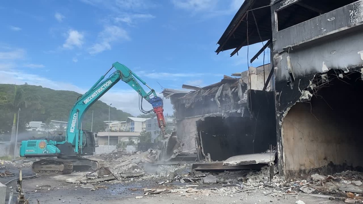 La gestion des déchets issus de la démolition des bâtiments sinistrés est un enjeu sensible. © Aurélia Dumté