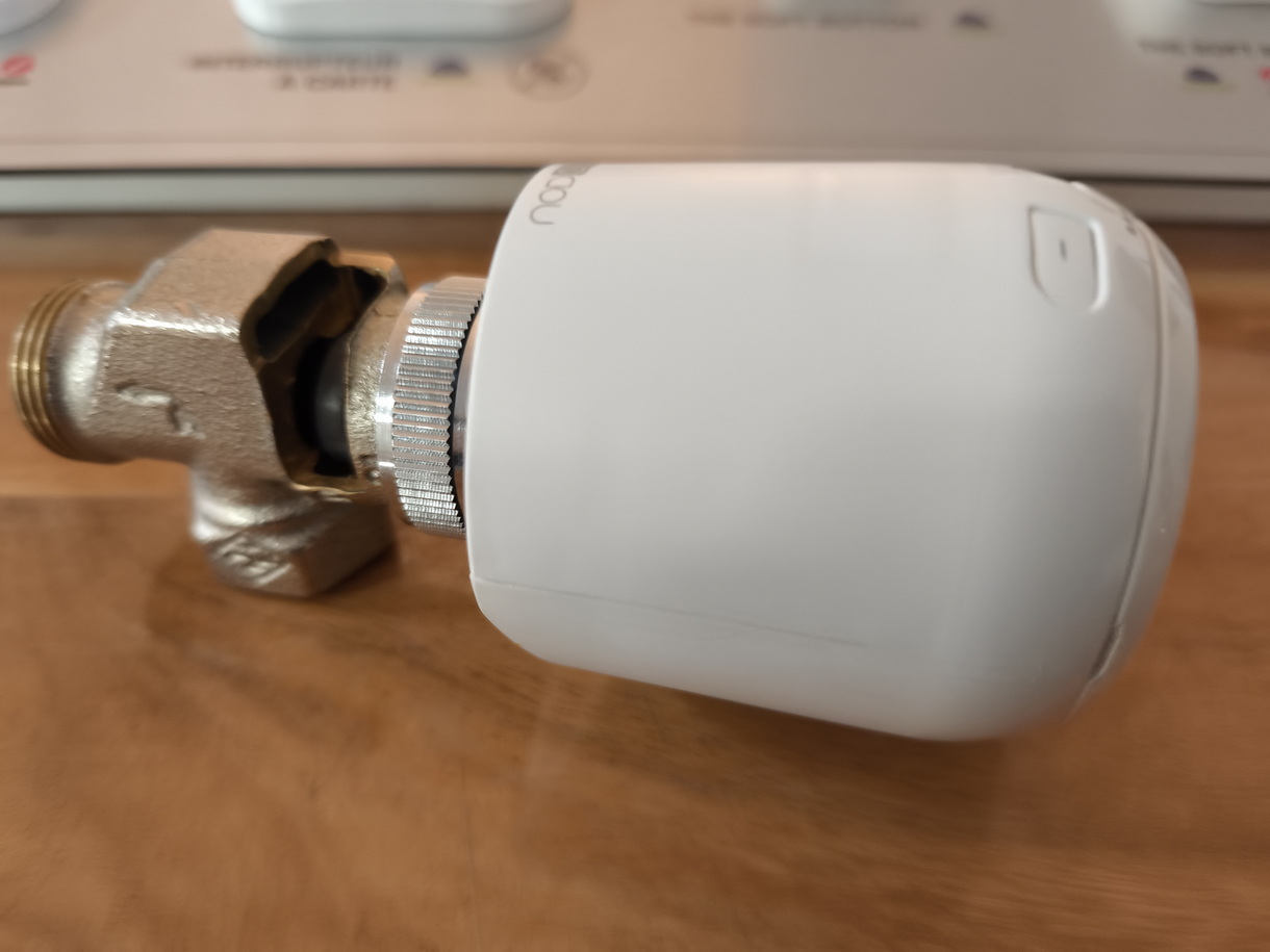 La nouvelle tête thermostatique motorisé et communicant en ZigBee de NodOn sera disponible en 2025